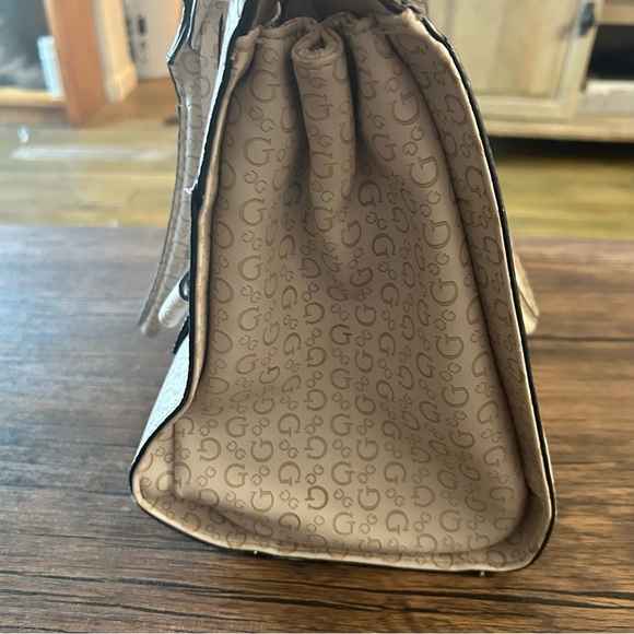 Guess Purse Pink Satchel Handbag Medium Size With Handles - Picture 6 of 16